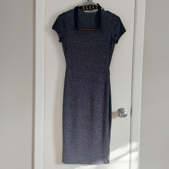 Dresses & Skirts - Sparkly fitted formal dress
